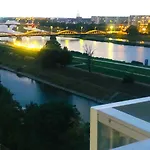 Z Tarasem I Widokiem Na Odre ヴロツワフ